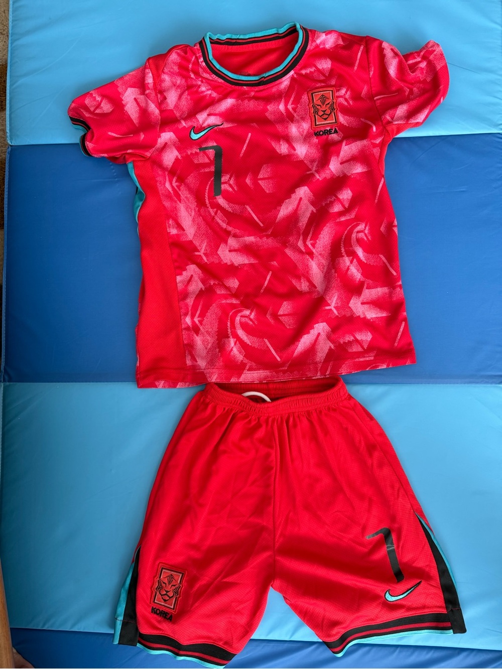 Nike Kids Bright Red Korea Soccer Home Kit 2024/25 - Size 8-9 yo
